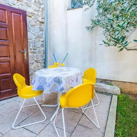 Semesterbostad House Romanca *